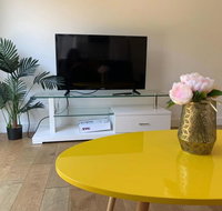 Delicate and Cozy Bedroom in Bentleigh East - Winery Find