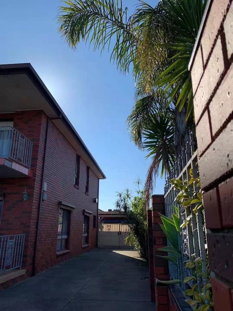 Delightful Bedroom In Bentleigh East - Winery Find 3