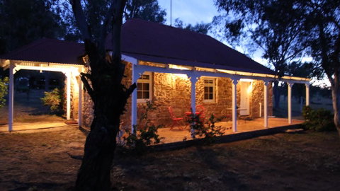 Dempster Cottage - Winery Find 0