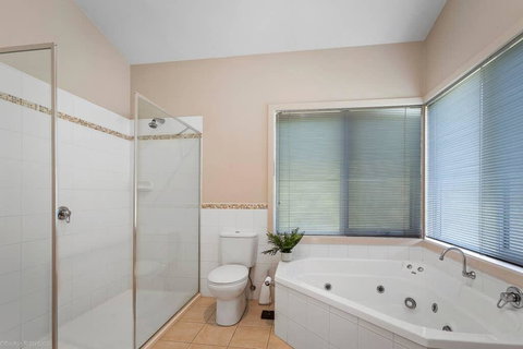 DRIFTWOOD VILLA - Free Wifi, Walk To Beach - Winery Find 2