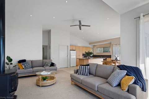 DRIFTWOOD VILLA - Free Wifi, Walk To Beach - Winery Find 1