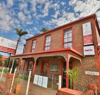 Early Australian Motor Inn - Winery Find