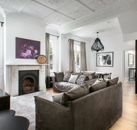 Elegant 3-Bed Heritage House near Parks and Cafes - Winery Find