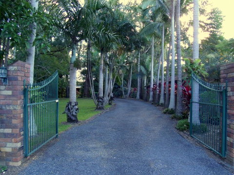 Emerald Tropical Palms B & B - Winery Find 0