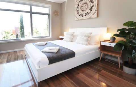 EROS City Fringe - Wifi, Wine, Netflix, Pets OK And Park Views! - Winery Find 0