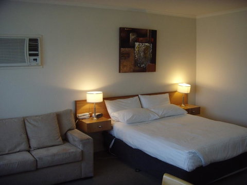 Essendon Motel - Winery Find 2