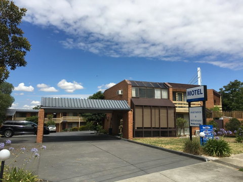 Essendon Motel - Winery Find 0