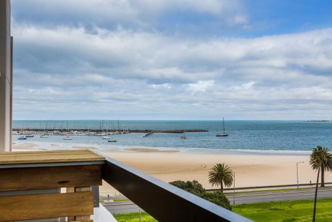 Exquisite 2 Bed Apartment With Beach & City Views - Winery Find 1