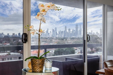 Exquisite 2 Bed Apartment With Beach & City Views - Winery Find 2