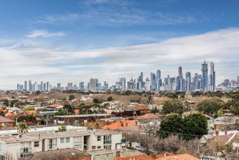 Exquisite 2 Bed Apartment With Beach & City Views - Winery Find 3