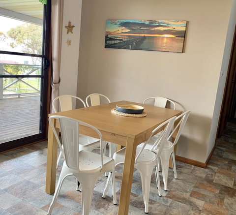 Fareview Beach House - Winery Find 3