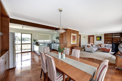 Fi's Relaxing Beach House - Winery Find 1