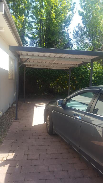 Flat In Heart Of Griffith - Winery Find 0