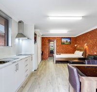 Fossicker Caravan Park - Winery Find