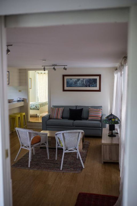 Funky Flat On Acreage - Winery Find 3