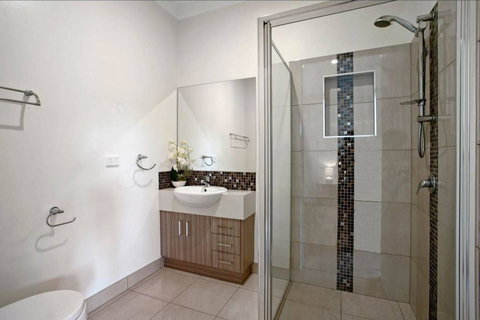 GALBRAITH BEACH STUDIO 3 - Winery Find 3