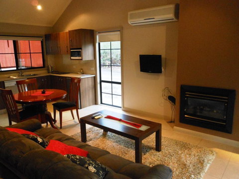 Gang Gang Villas - Winery Find 3