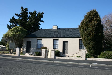 Gaol House Cottages - Winery Find 1
