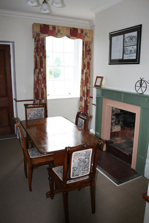 Gaol House Cottages - Winery Find 2