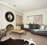 Garden City Luxury Apt - Winery Find