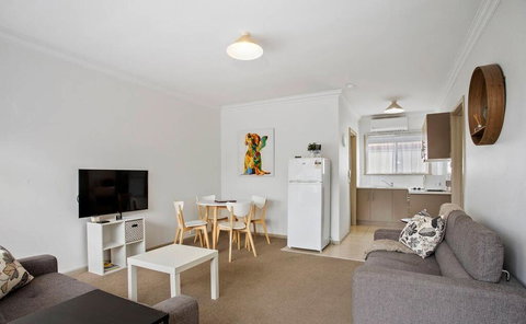 Geelong Serviced Apartments - Winery Find 2