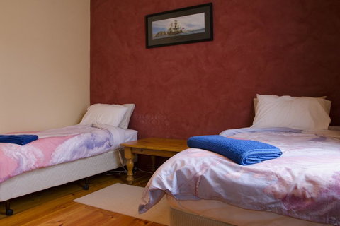 Gellibrand River Gallery Accommodation - Winery Find 2