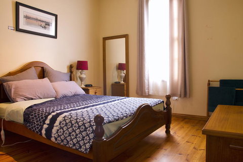 Gellibrand River Gallery Accommodation - Winery Find 1