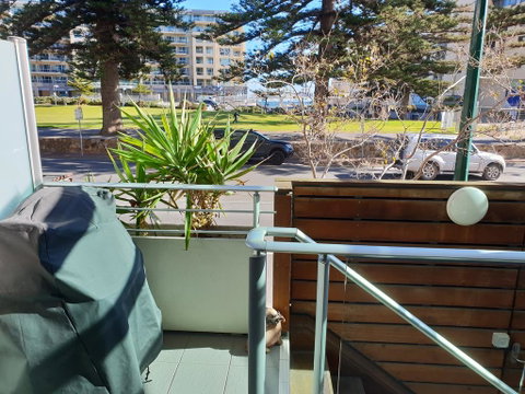 Glenelg Getaway 3 Bedroom Apartment - Winery Find 2