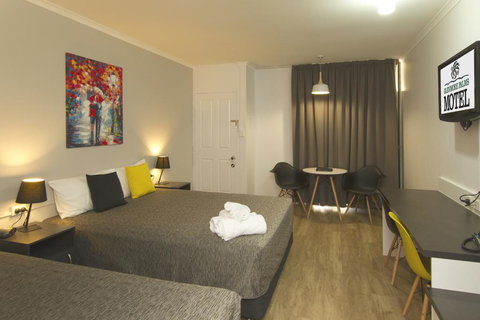 Glenmore Palms Motel - Winery Find 3