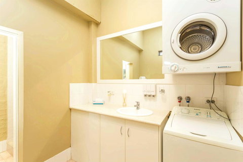 Globe Apartments - Winery Find 2