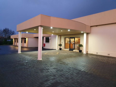 Golden Chain Tower Motor Inn - Winery Find 2