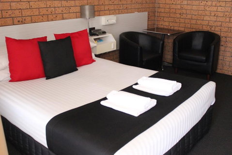 Golden Harvest Motor Inn Moree - Winery Find 1