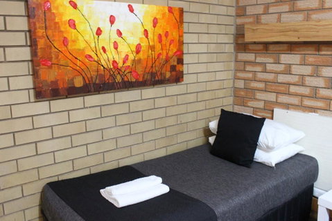 Golden Harvest Motor Inn Moree - Winery Find 2