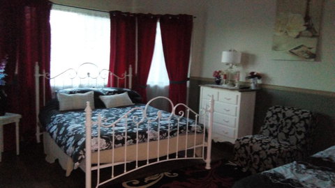 GOLDEN LACE B&B - Winery Find 1