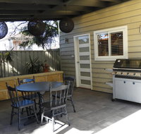 Guesthouse with Pool BBQ - 10 kms from CBD - Winery Find