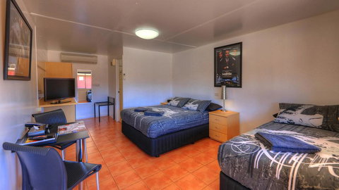 Halls Creek Motel - Winery Find 2
