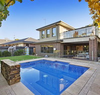 Hampton Haven with Pool for families and a max of 8 adults. - Winery Find