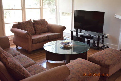 Happy Cozy House For Holidays, Beach, BBQ, Pet Friendly 35kms From CBD In Country Life Style !!! - Winery Find 2