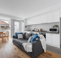 Heart of Windsor Apartment by Ready Set Host - Winery Find