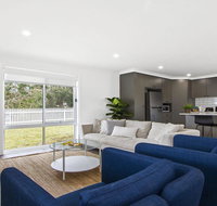 Heartland and Burrows - 450m to beach - Winery Find