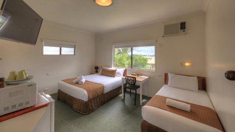 Hi-Way Motel Grafton - Winery Find 1