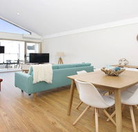 Hidden Gem On Manning - Great location opposite Surf Beach - Winery Find