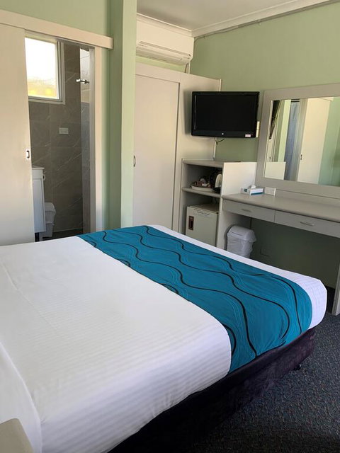 High Mountains Motor Inn - Winery Find 3