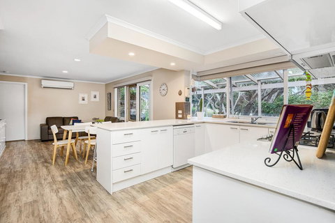 Hilltop Beach House: Newly Updated - Winery Find 2