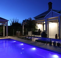 Hollidge House 5 Star Luxury Apartments - Winery Find