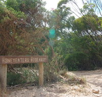 Honeyeaters Hideaway in Vivonne Bay - Winery Find