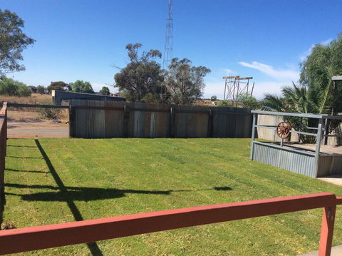 Ivanhoe Hotel Motel - Winery Find 1