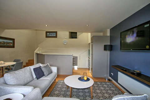 Khione 5/23-25 Kirwan Close - Winery Find 0