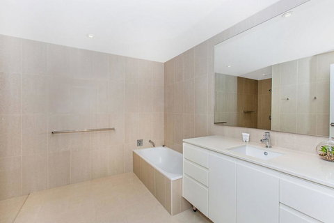 KINGSCLIFF OCEAN FRONT TERRACE 4 - Winery Find 0