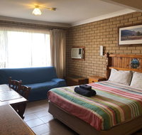 Lake Front Motel - Winery Find